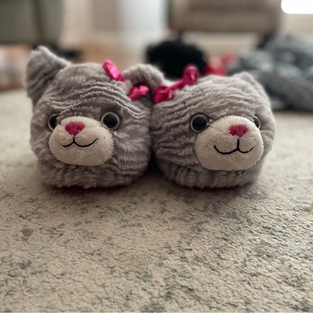 Kitten Slippers - Picture 2 of 3
